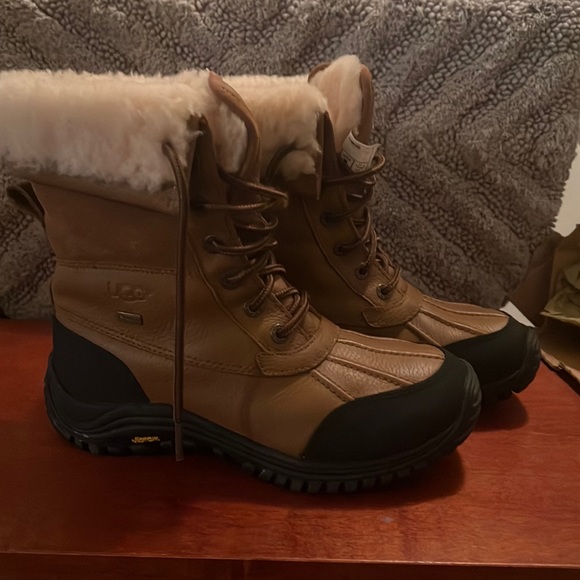 UGGS Adirondack Boot II - Picture 2 of 15